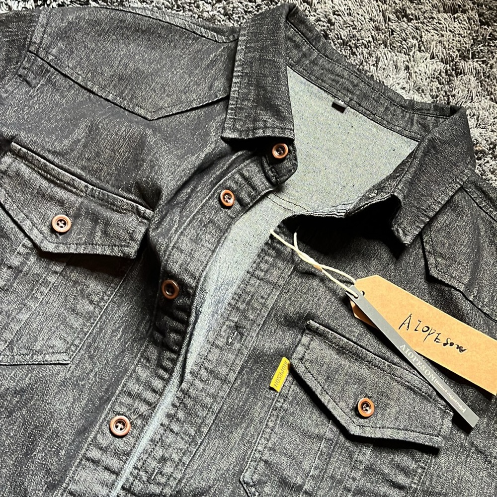 Men’s casual button up shirt